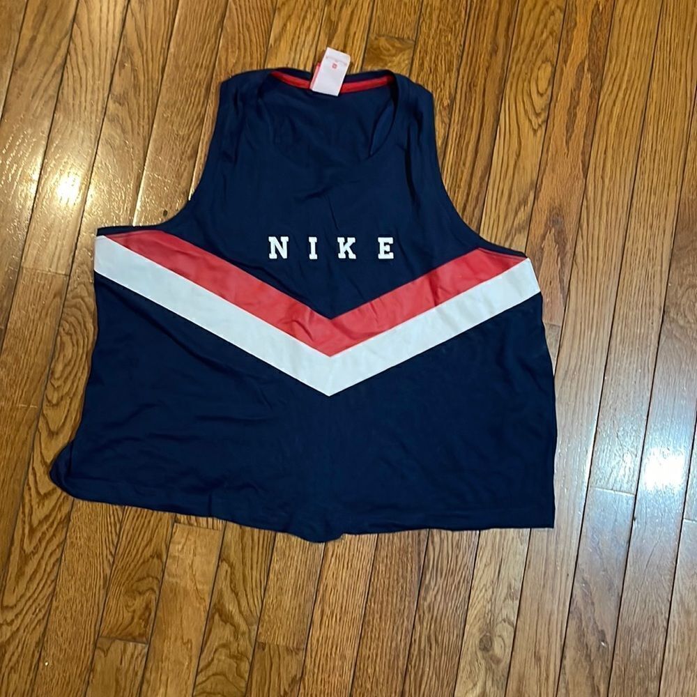 Nike crop top - Picture 2 of 3